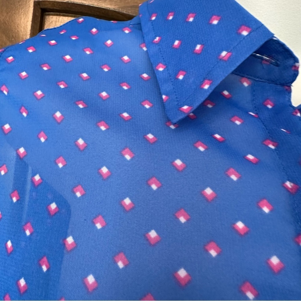 🌟3/$20🌟 Sheer and flowy blue, pink and white sleeveless blouse. - Picture 3 of 6